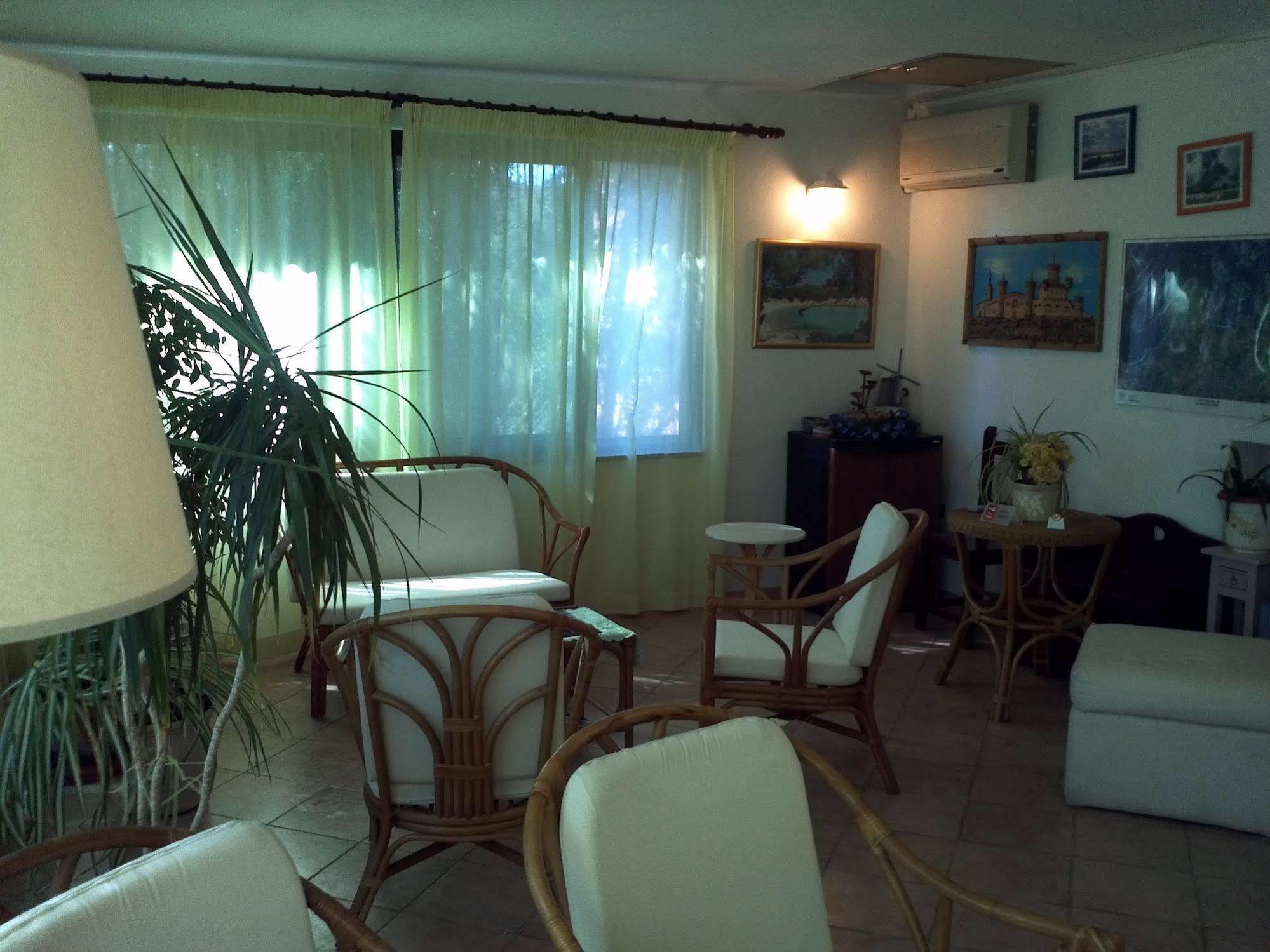 Hotel Abbaruja ออลเบีย ภายนอก รูปภาพ