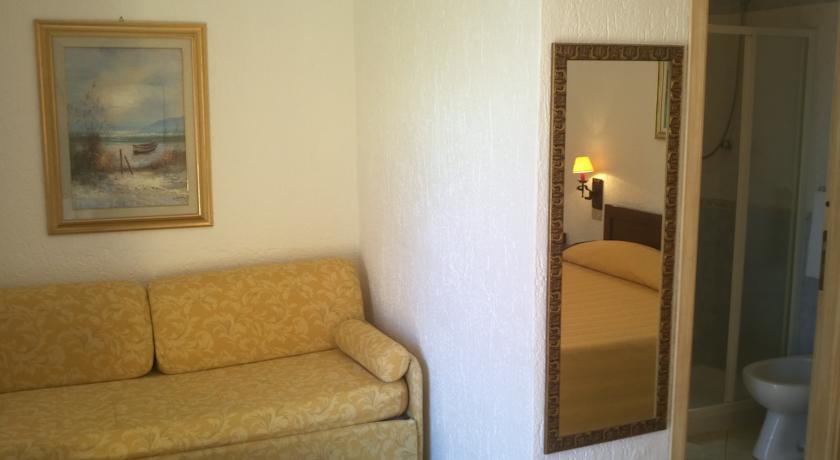 Hotel Abbaruja ออลเบีย ภายนอก รูปภาพ
