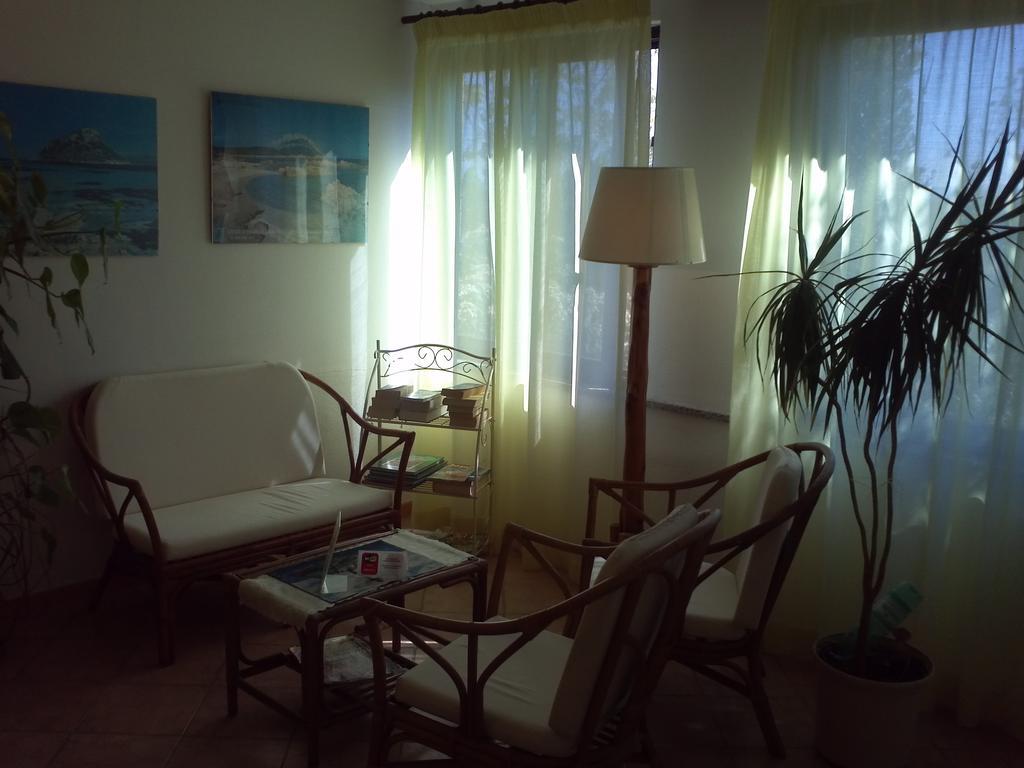 Hotel Abbaruja ออลเบีย ภายนอก รูปภาพ